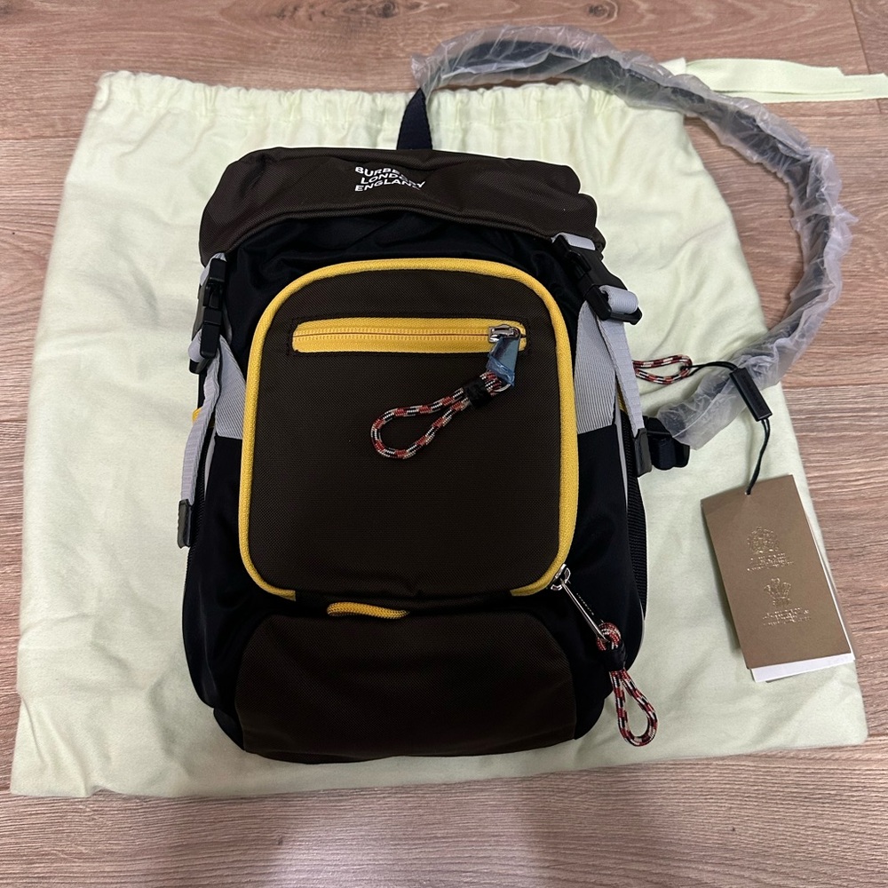 NEW Burberry Leo Shoulder bag- unisex